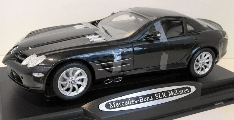Motormax 1/12 Scale diecast - 73014 Mercedes Benz McLaren SLR Metallic Black - Image 3 of 4