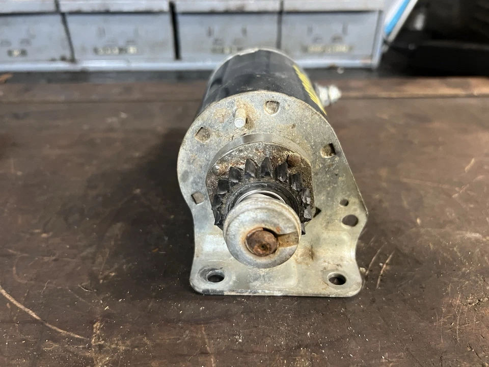Briggs and Stratton starter 497595 16 tooth plastic gear 15.5hp engine - Image 3 of 4