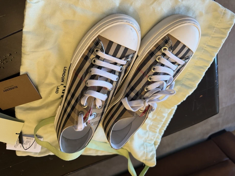 Burberry Sneakers Check Women Size US 9 - Imagem 3 de 4