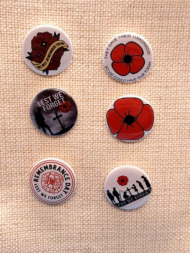 Remembrance Day Poppy Badge Lest We Forget Badges Pack Of 6 Badge Button - Picture 2 of 2