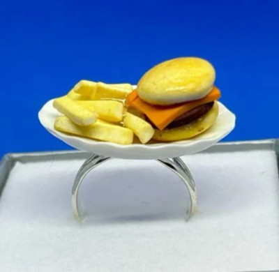 Handgefertigte CHEESEBURGER & CHIPS RING Pommes Frites MINI verstellbare GESCHENKBOX
