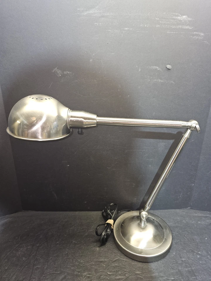 Lámpara de escritorio de oficina de metal níquel cepillado ajustable articulada vintage IKEA años 90 Foto 2 de 4