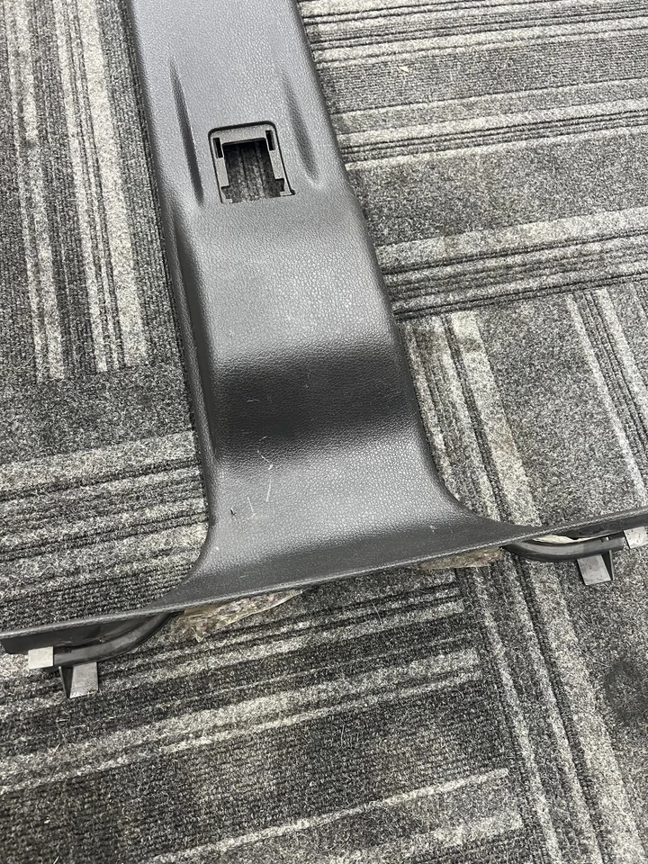 Ford F-550 Super Duty 2013 moldura de pilar B derecha BC34-26243A52 Foto 2 de 4