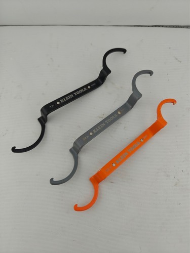 Klein Tools 50900 Conduit Lockout Wrench Set Tighten and Loosen Locknuts 3Piece