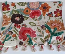 Chelsea & Theodore Home Artisan Crafted Scatter Rug Floral & Tassels, New