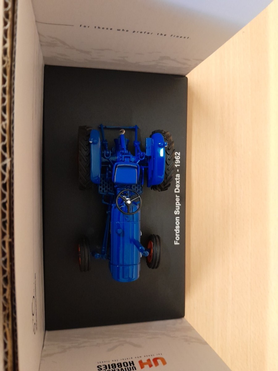 Modèle Réduit Tracteur Fordson Super Dexta - Universal Hobbies échelle 1/32 - Réf UH6271 - Neuf
