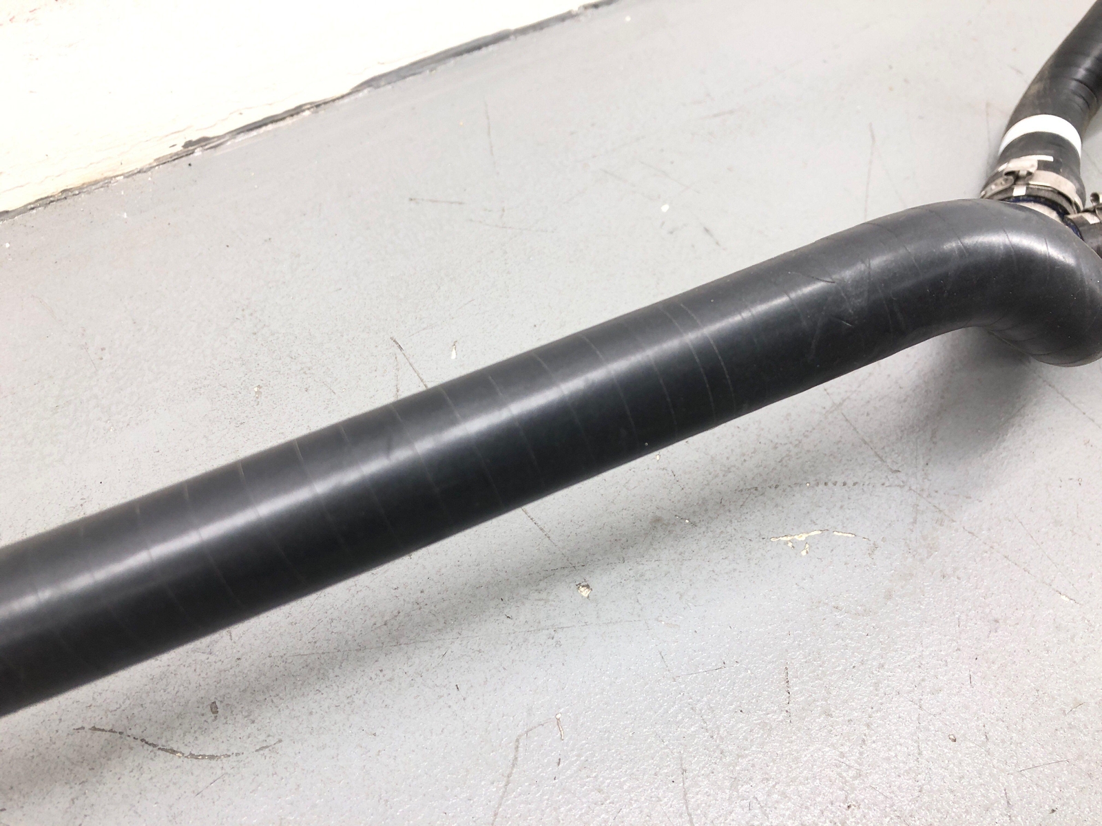 2020-2023 MCLAREN GT 4.0L ENGINE WATER COOLANT HOSE PIPE LINE 22FA2237GP OEM