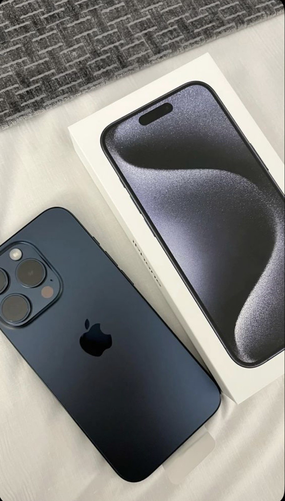Apple iPhone 15 Pro - 128GB - Titanio Blu (Sbloccato)