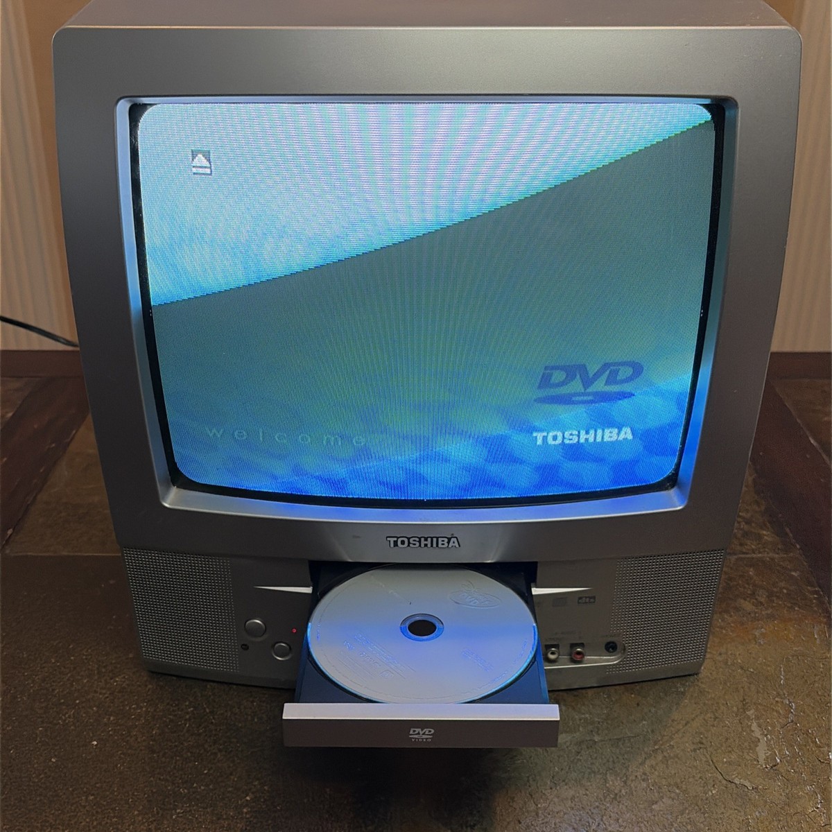 Toshiba MD13P3 13 Inch CRT TV Television DVD Combo Working W