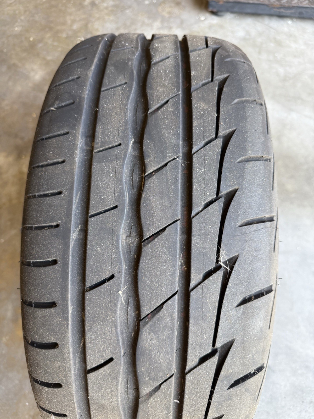 Mclaren MP4-12c OEM Front wheel rim 19x8.5 With Firestone 235/35R19 Tire. Cap