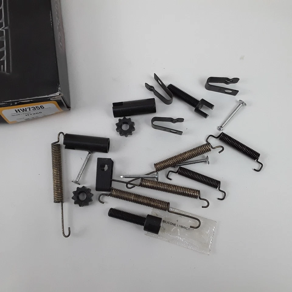 Kit de herrajes de freno de estacionamiento Dorman HW7356 para Chevrolet Express 3500 2008-2017 Foto 2 de 3