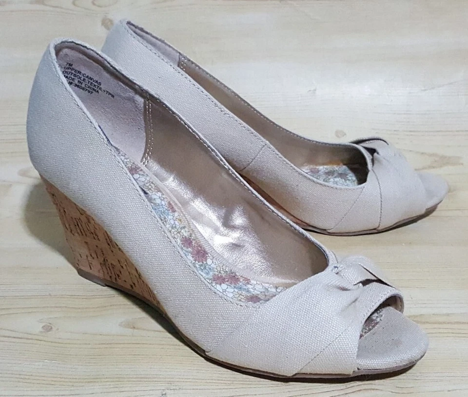 Mix No. Zapatos de salón de cuña de lona Peep Toe para mujer 7 M Foto 3 de 4
