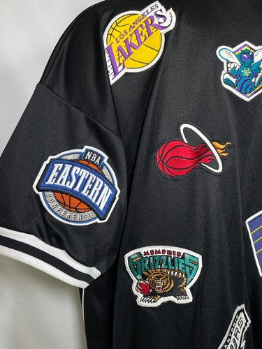 Camiseta deportiva de calentamiento negra XXL de colección con logotipos de equipo estampados majestuosos de la NBA para hombre - Imagen 11 de 17