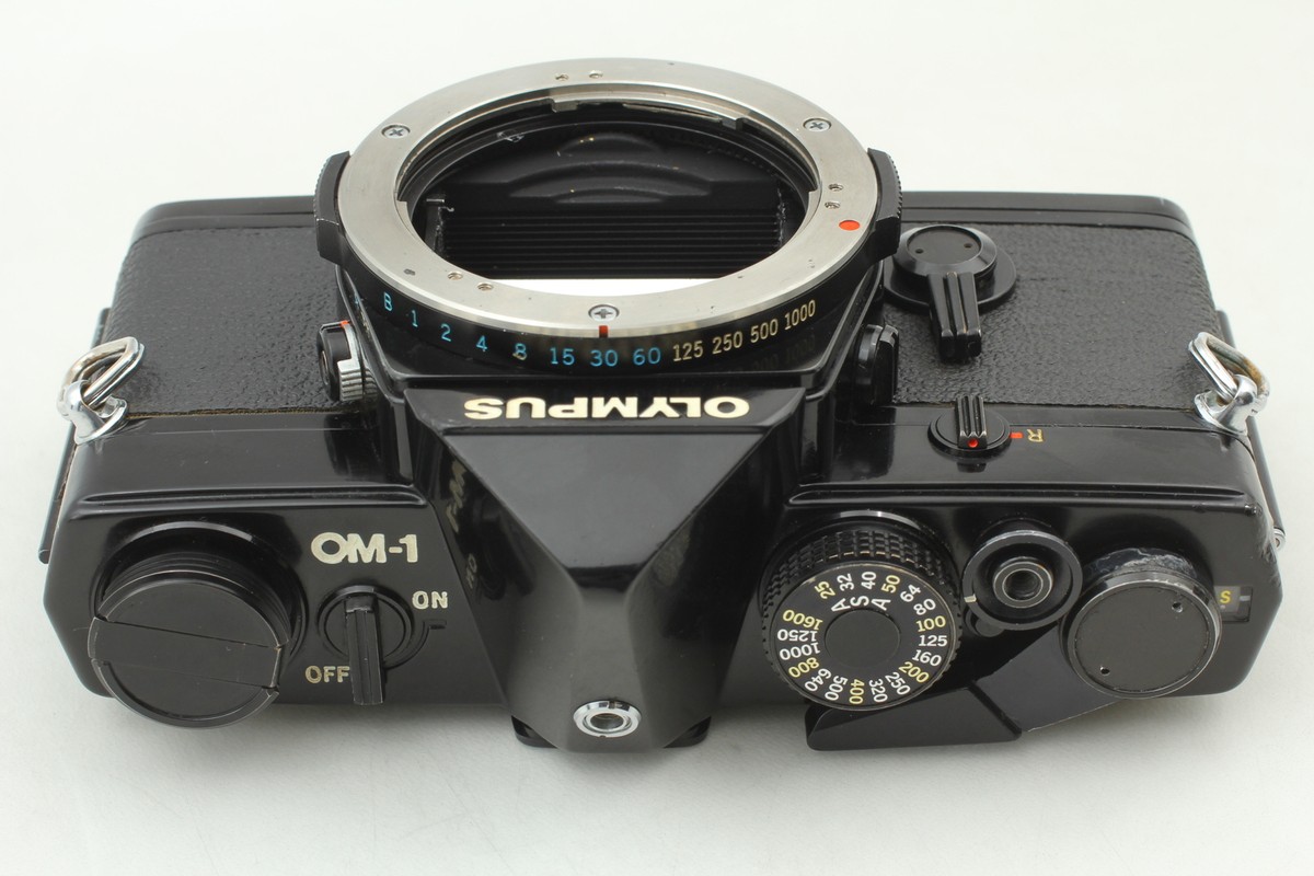 OLYMPUS OM-1 Auto-S 1:1.4 f=50mm カメラ Olympus OM-1 with 50mm f/1.4 lens and leather case (film