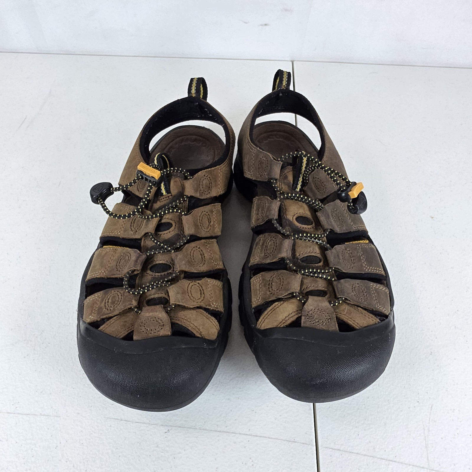 Sandali Keen Newport H2 impermeabili punta chiusa trail escursionismo marroni da uomo taglia 9