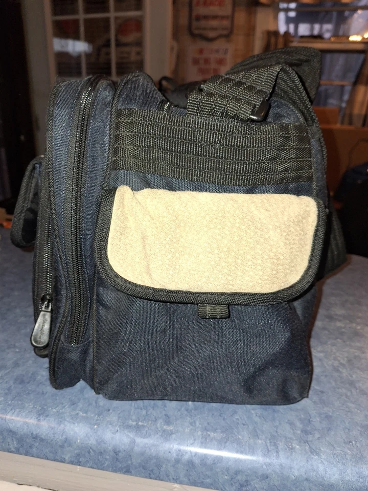 Bolso de Viaje Eddie Bauer de Lona, Lona Verde/Negro, Solapa de Gamuza Tostada, 17x8x12,  Foto 2 de 4