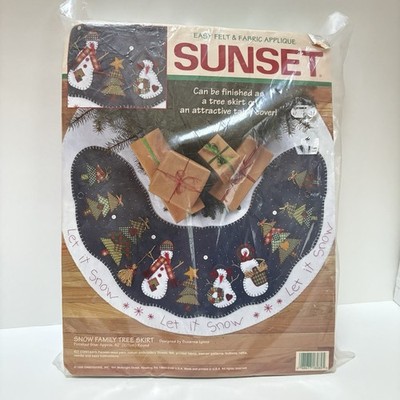1995 Sunset Snow Family Christmas Tree Skirt Kit 42'' Brand New