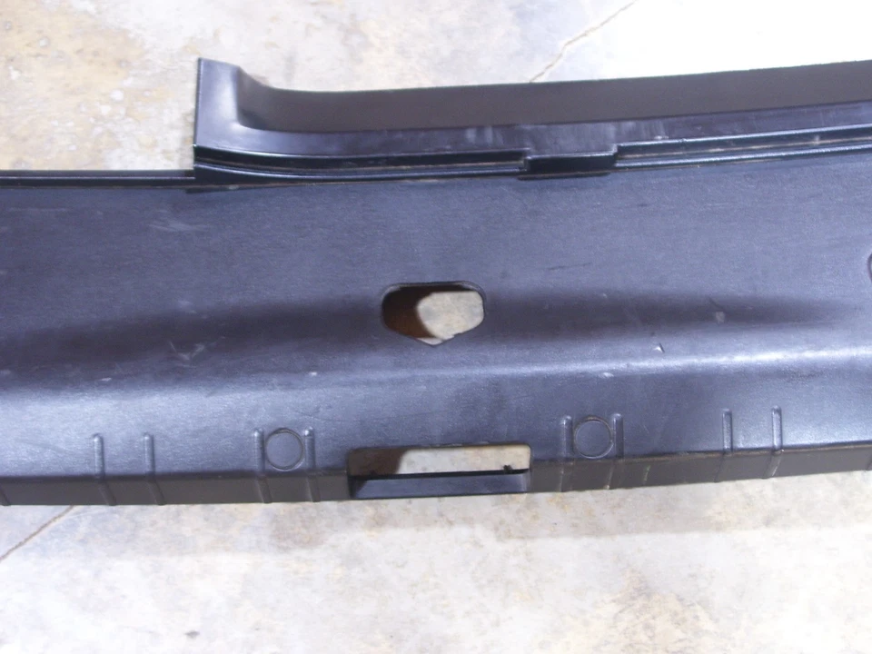 Оригинальный 2002 BMW 745i задний подоконник багажника нижняя отделочная панель #51478223560 - Изображение 4 из 4