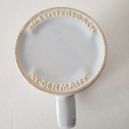 Taza de café vintage Waechtersbach Santa con bolsa Alemania Navidad blanca roja negra - Imagen 4 de 5