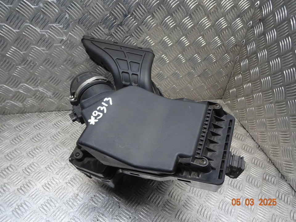 AUDI A4 SE TECHNIK B8 2014 2,0 TDI CVT MK4 4 puertas berlina caja de filtro de aire + mangueras *9313 Foto 3 de 4