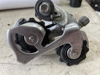 Ancien dérailleur arrière Shimano 105 RD-1050 patine cage courte 6s 6