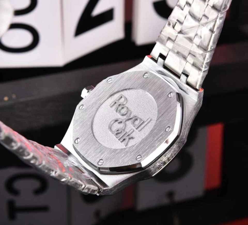 Relojes de diseñador morados Foto 4 de 4