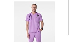 NWT FIGS Men's Leon Three-Pocket Scrub Top - Ultra Berry - Size: Small S