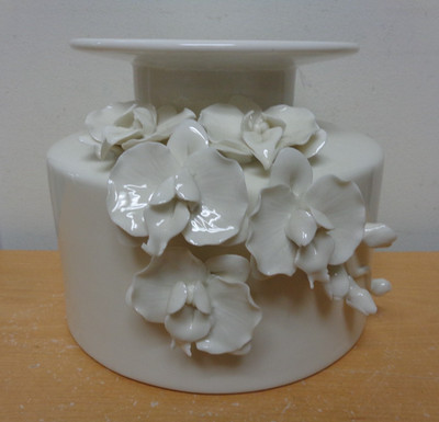 Bella 6.5'' vase ''Roses'' floral home decor thick white glossy finish ceramic