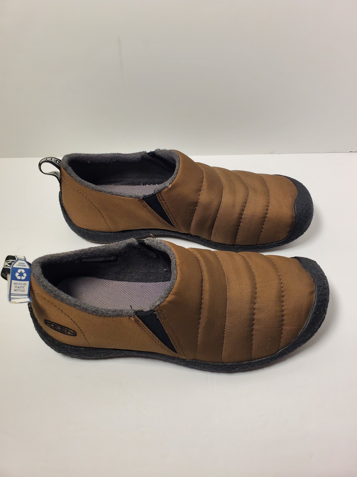 Slip uomo Keen nuovo con scatola Howser II terra scura nero nylon trapuntato taglia 8