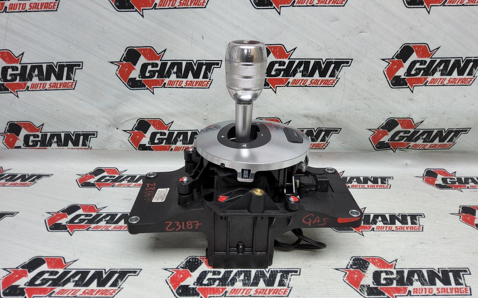 11 AUDI R8 5.2L V10 TRANSMISSION GEAR SHIFTER LEVER SELECTOR 420713041C