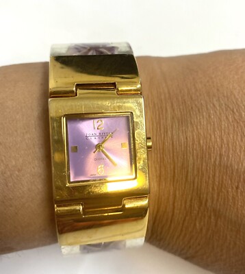S191 Vintage watch, lucite bracelet, flowers, working  display picture 1