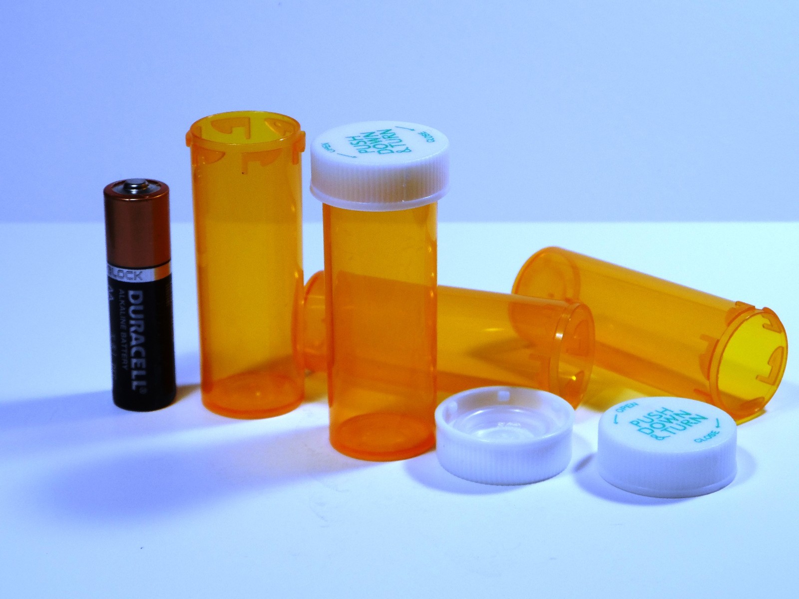 25  Prescription Medicine Plastic Storage Bottles & Lids Dram 6 Size-BRAND NEW 