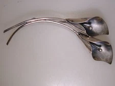 VINTAGE ESTATE FIND 1940'S STEWART NYE STERLING SILVER LILY PIN!