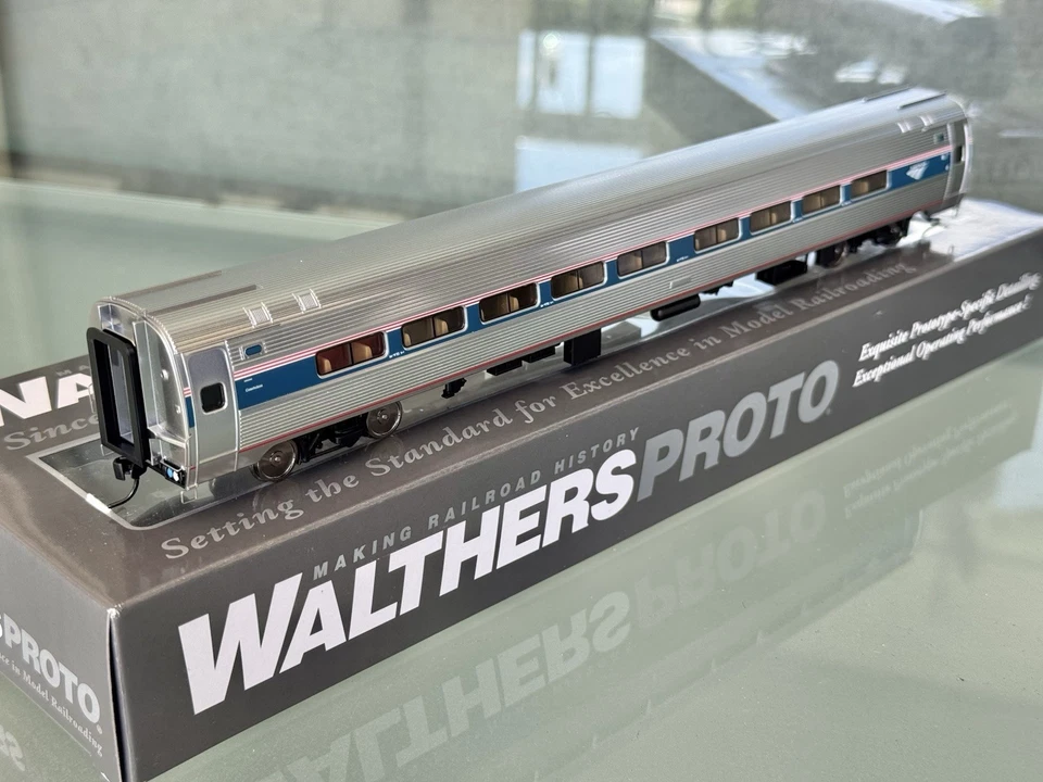💡 Amtrak Amfleet I Phase VI Walthers Proto Coach Budd LIGHTED 920-12209 HO NEW - Image 4 of 4