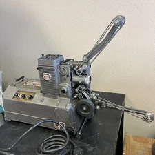 VINTAGE AMPRO 16mm FILM PROJECTOR - AMPROSOUND PREMIER*10 MODEL YSA40442 w/CASE