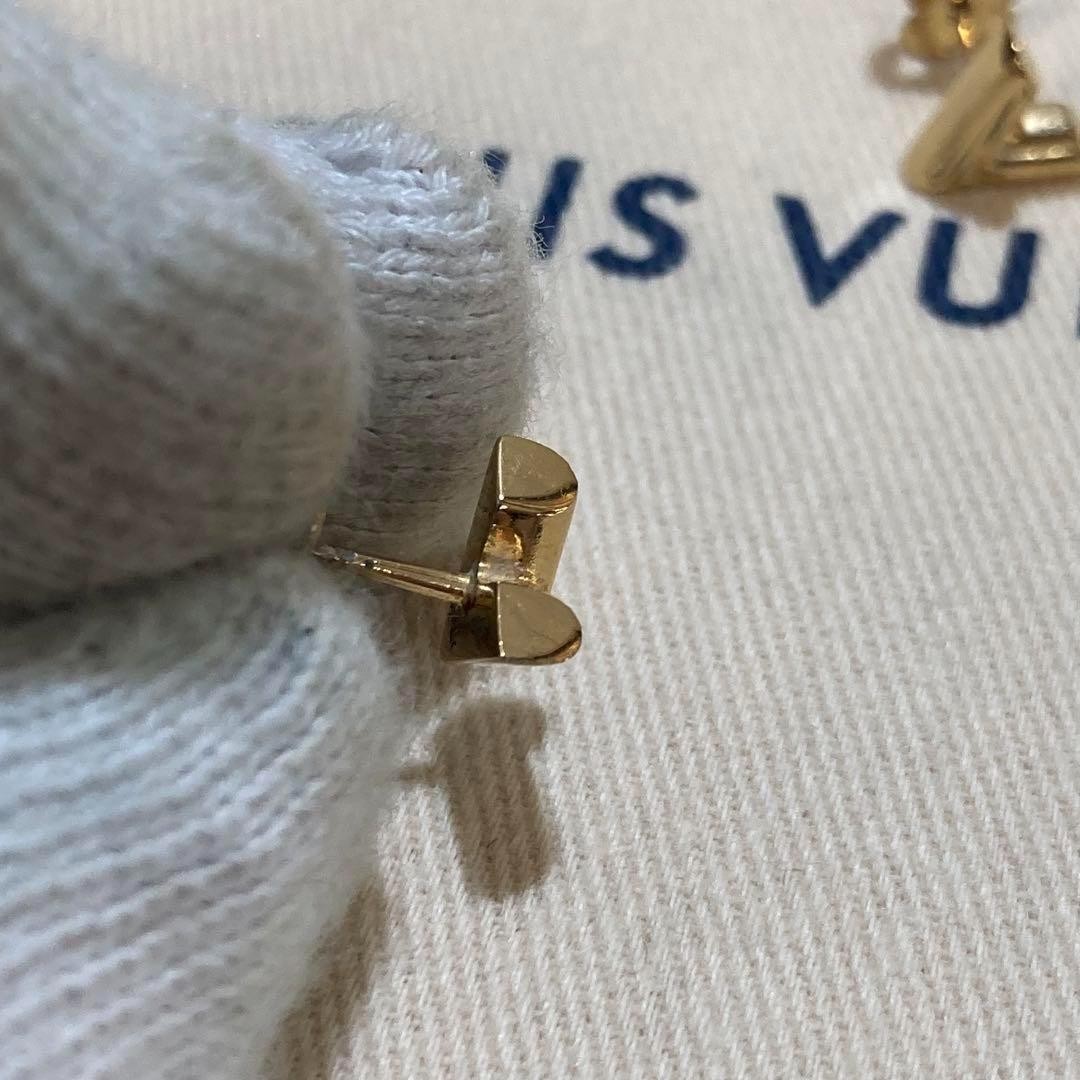 Louis Vuitton Authentic Catch Stud Essential V Ea… - image 3