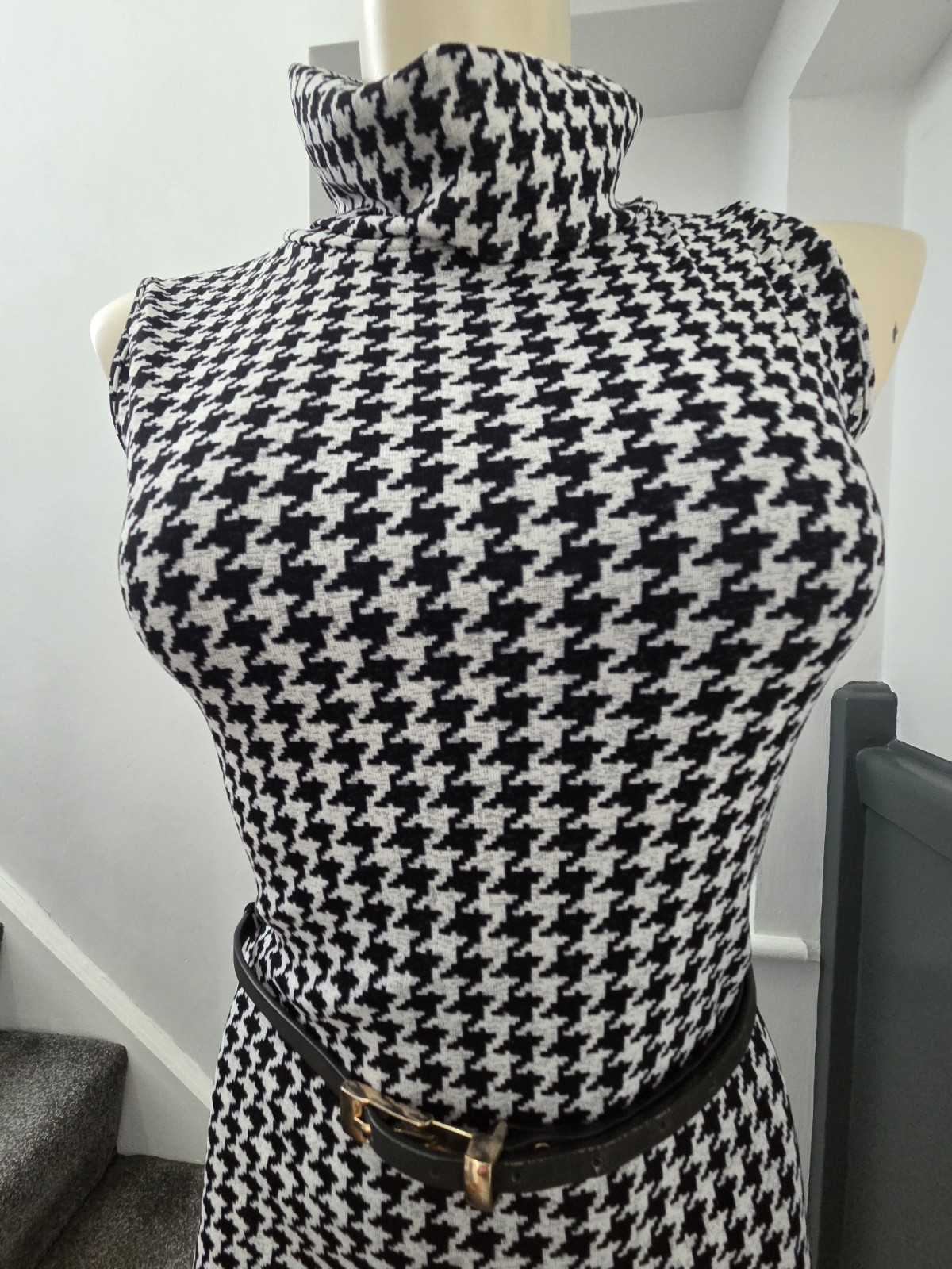 Picture 4 of 11