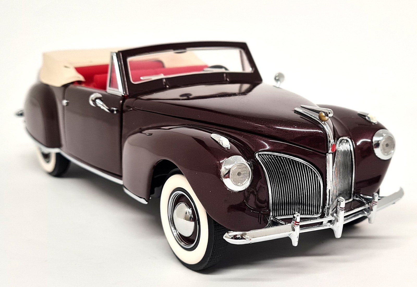 Franklin Mint 1/24 Lincoln Continental Cabriolet 1941 Brown Diecast Model Car