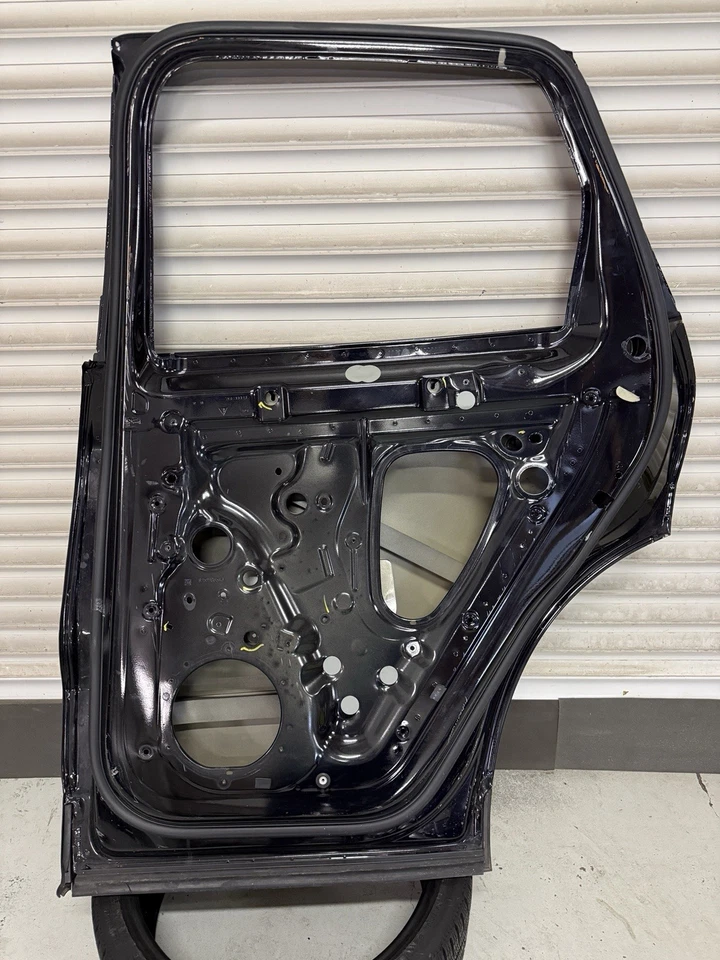 Porsche Cayenne Right Rear Door 9Y0833312 - Image 3 of 4