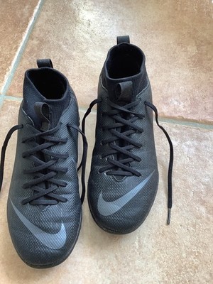 Nike Mercurial Kinder Fussballschuh Gr. 35,5 in schwaez