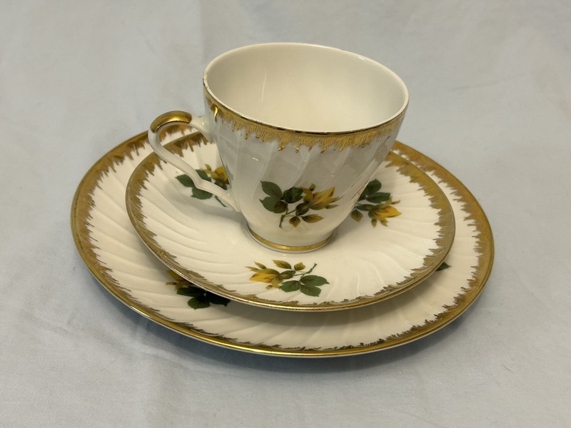 Vtg Mitterteich Bavaria Germany Tea Cup & Saucer Yellow Rose Gold Trim Embossed