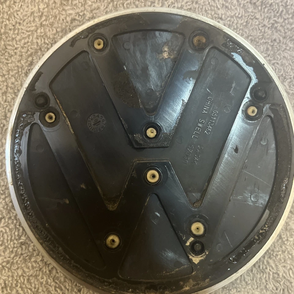 Оригинальная эмблема подъемной двери задней двери 06 07 08 09 10 11 12 Volkswagen Routan 05113462 - Изображение 4 из 4