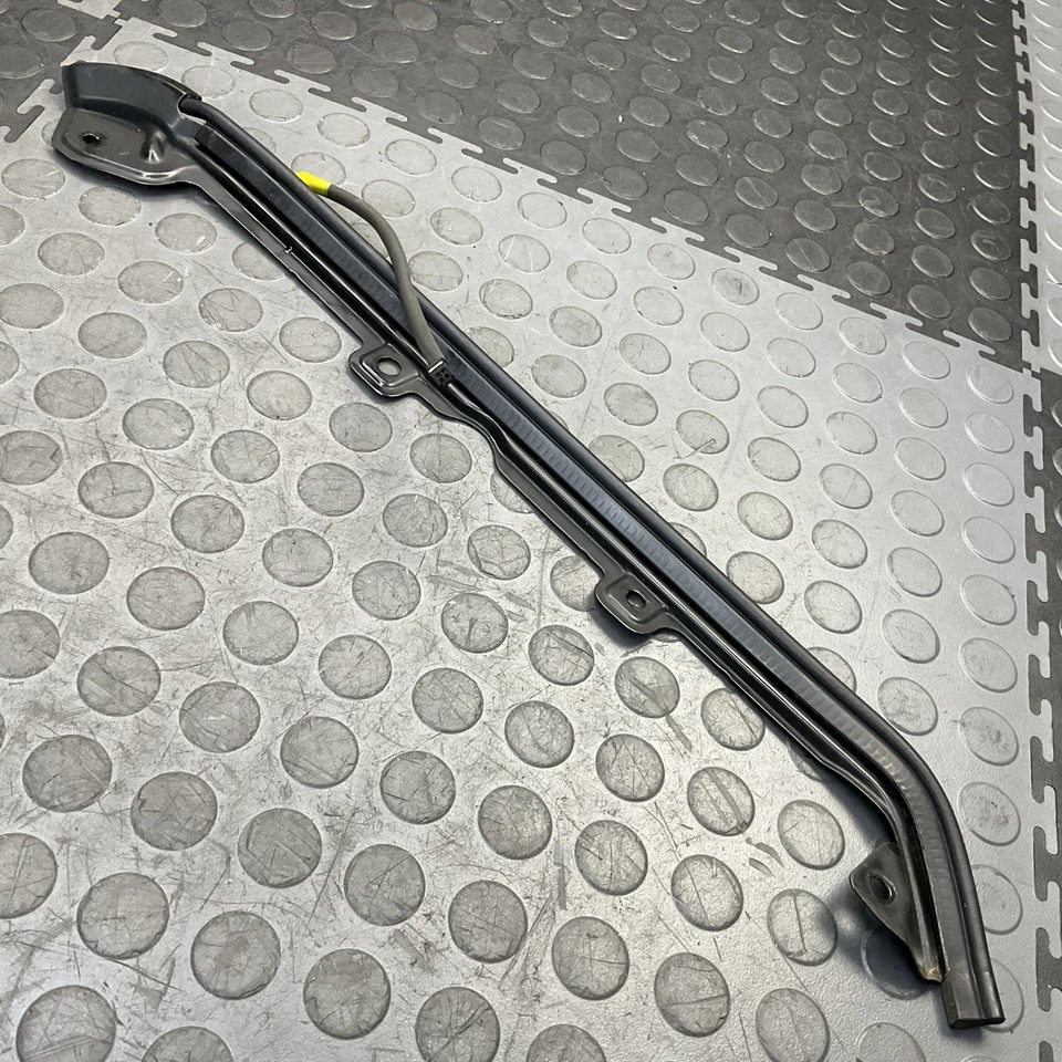 Sensor de pellizco de puerta de maletero eléctrico lateral izquierdo Lexus RX 330 2004-2006 FABRICANTE DE EQUIPOS ORIGINALES Foto 3 de 4