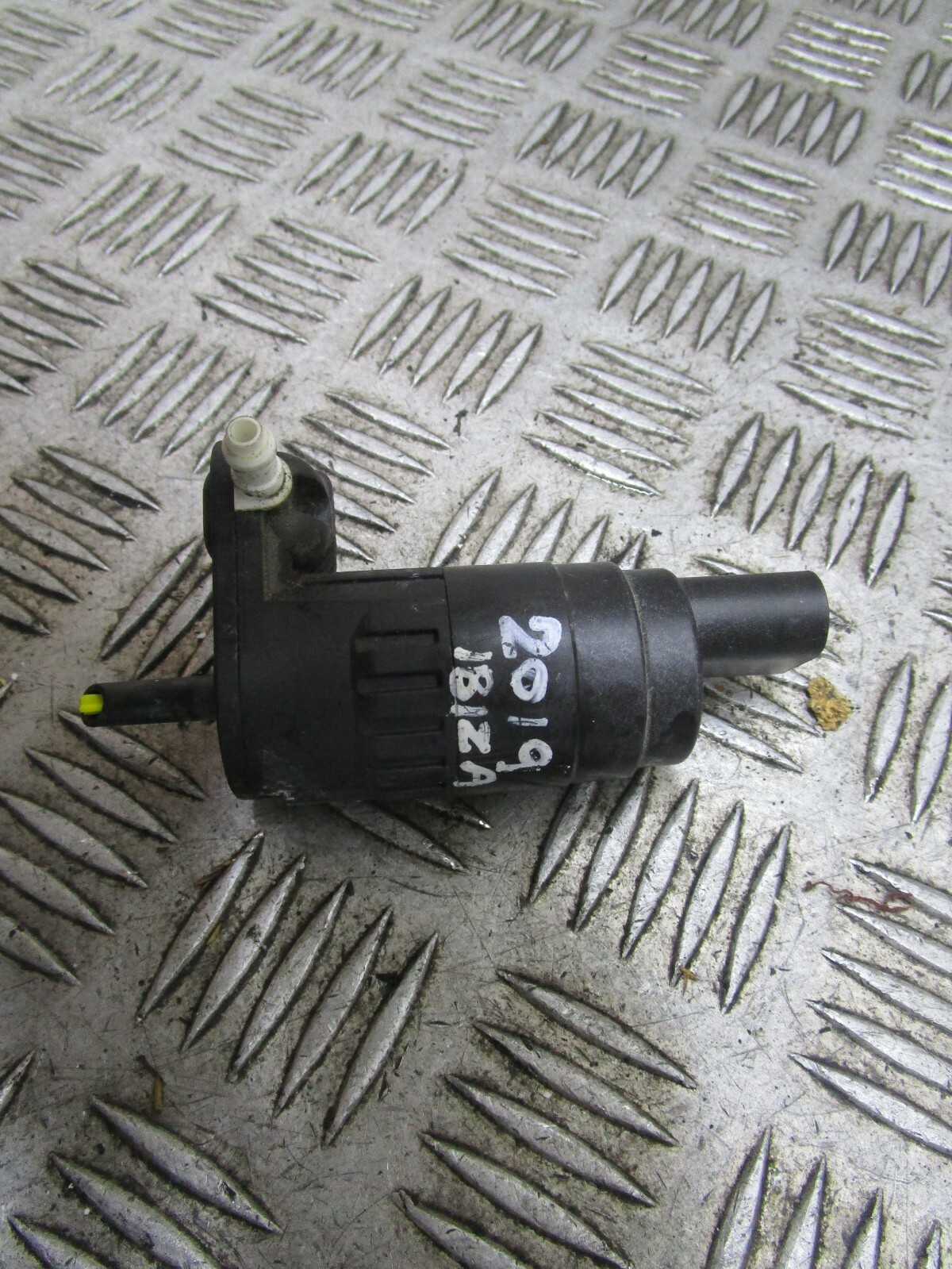 2019 SEAT WINDSCREEN WASHER PUMP 1K6955651 GENUINE eBay