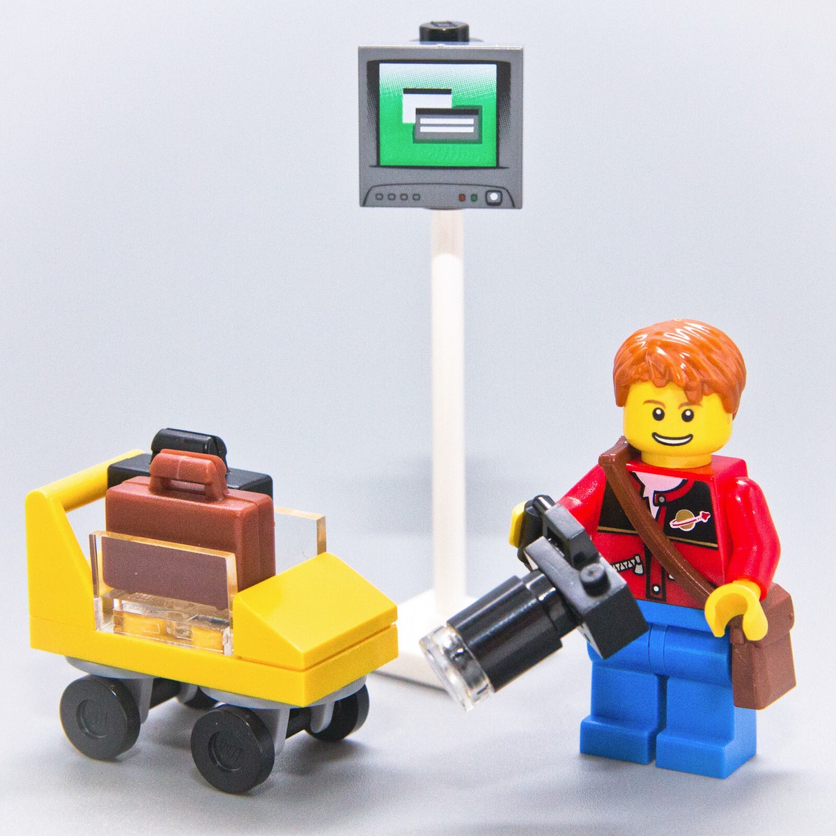 LEGO City AIRPORT TRAVELER Set #7567 Loose Complete