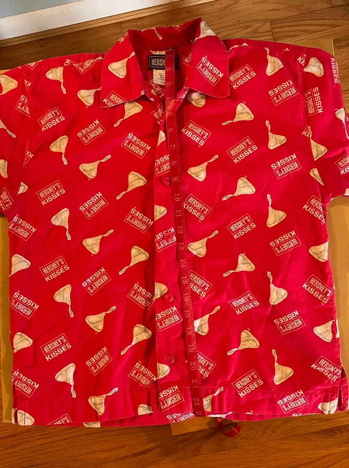 Hershey’s Kisses Red Camp Shirt Small Rare Vintage Clothing! - Image 4 of 4