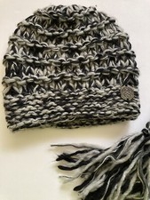 EUC Vince Camuto Black  Gray Crochet Beanie w Matching Fringe Scarf