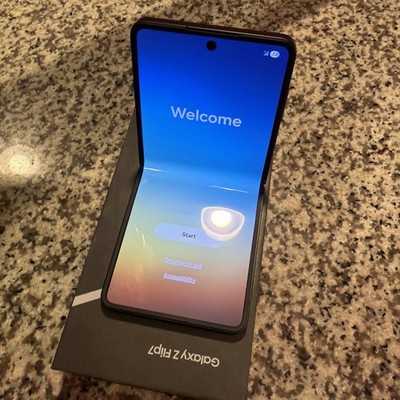 NEW Samsung Galaxy Z Flip 7 - 256 GB - Jetblack (Verizon) Please