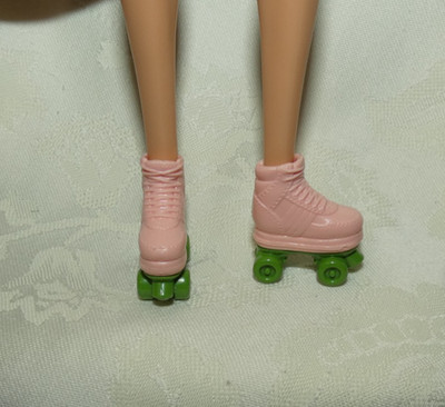 BARBIE SHOES- FITS MADE TO MOVE ROLLER SKATES FOR DOLL