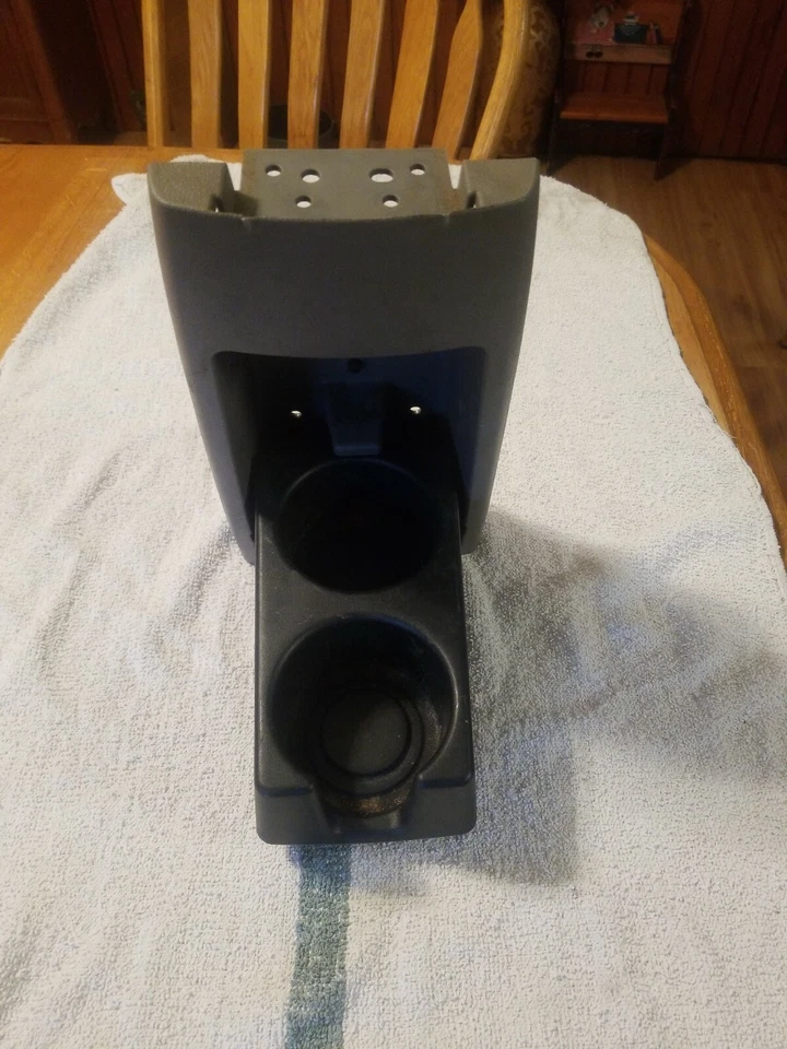 04 - 08 CHEVROLET MALIBU ЦЕНТРАЛЬНОЙ КОНСОЛИ ЗАДНИЙ ПОДСТАКАННИК ДЕРЖАТЕЛЬ ЖЕЛТОВАТО-КОРИЧНЕВЫЙ 22666130 OEM S21 - Изображение 2 из 3